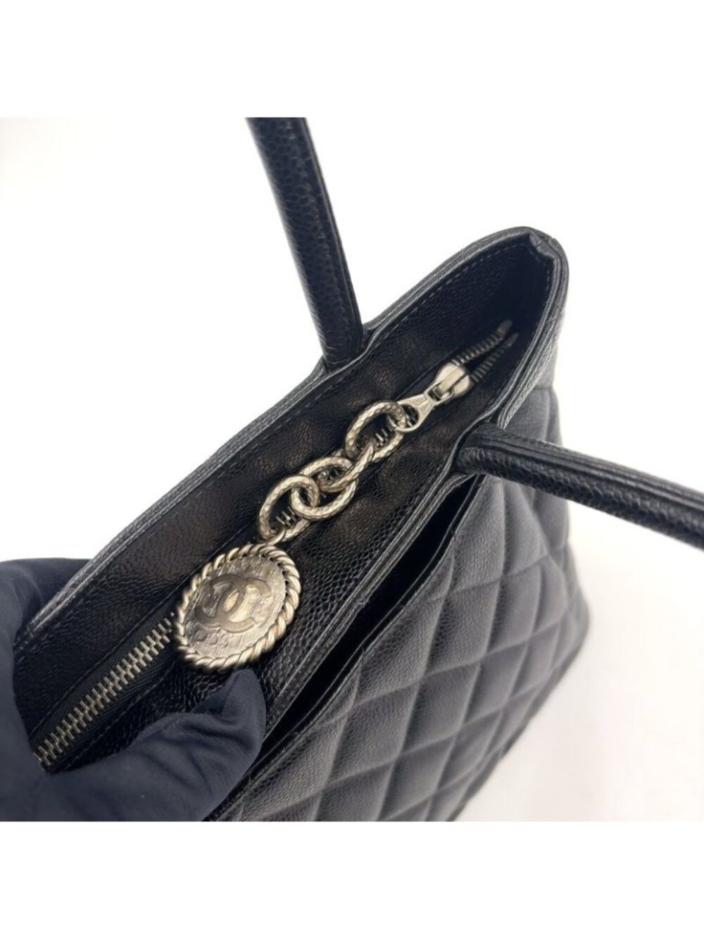 Chanel CC Logo Reprint Caviar Leather Black Tote Gold - Picture 14 of 15